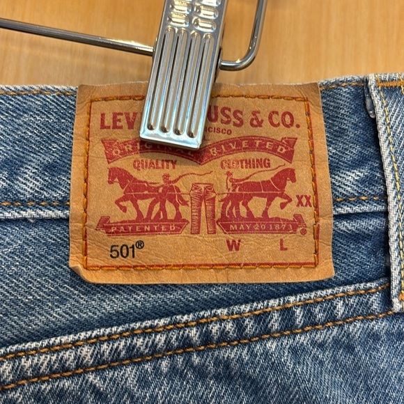 Levi’s Women’s 501 Shorts Denim Cutoff Button Fly Size 33 - Picture 6 of 9